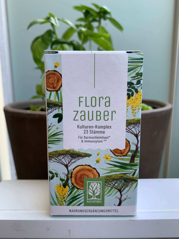 Zufriedene Kundin / zufriedener Kunde zeigt NATURTREU Florazauber Kapseln.