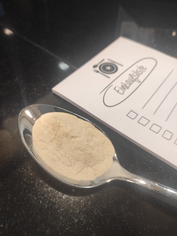 Zufriedene Kundin / zufriedener Kunde zeigt NATURTREU Blütenrein Leber-Komplex.